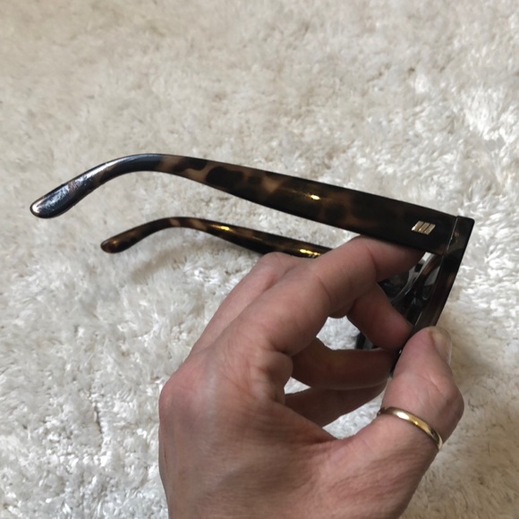Le Specs Liar Liar Tortoiseshell Sunglasses - Picture 4 of 4